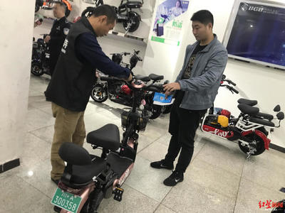 “买了就能上路” 成都全国率先实施电动自行车带牌销售，简化购车流程